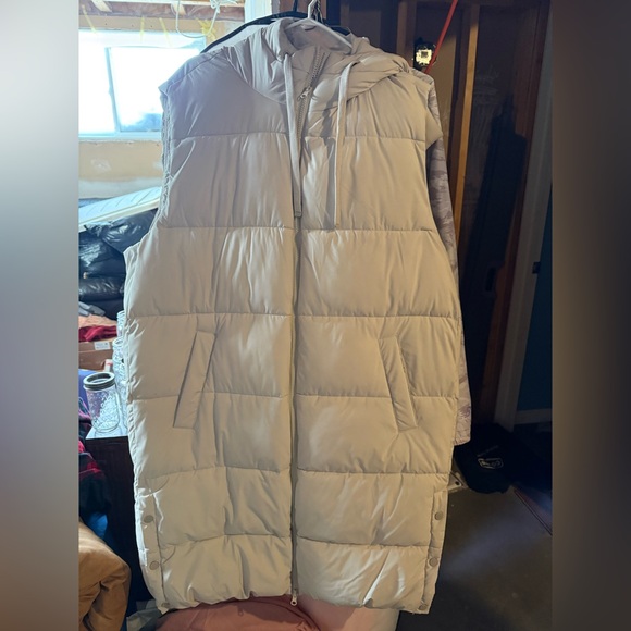 George Women's Tan Puffer Vest - Picture 2 of 3
